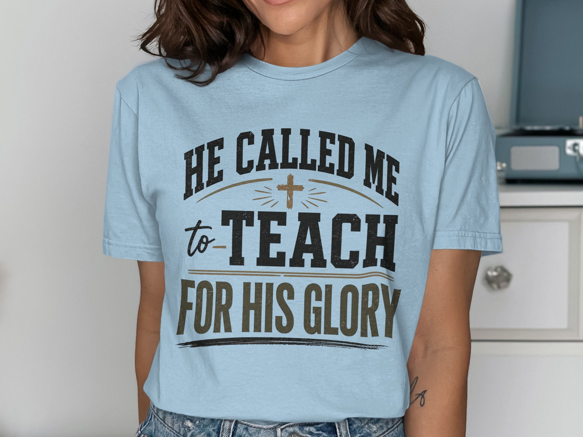 Light blue t-shirt with text "He called me to teach for His glory".